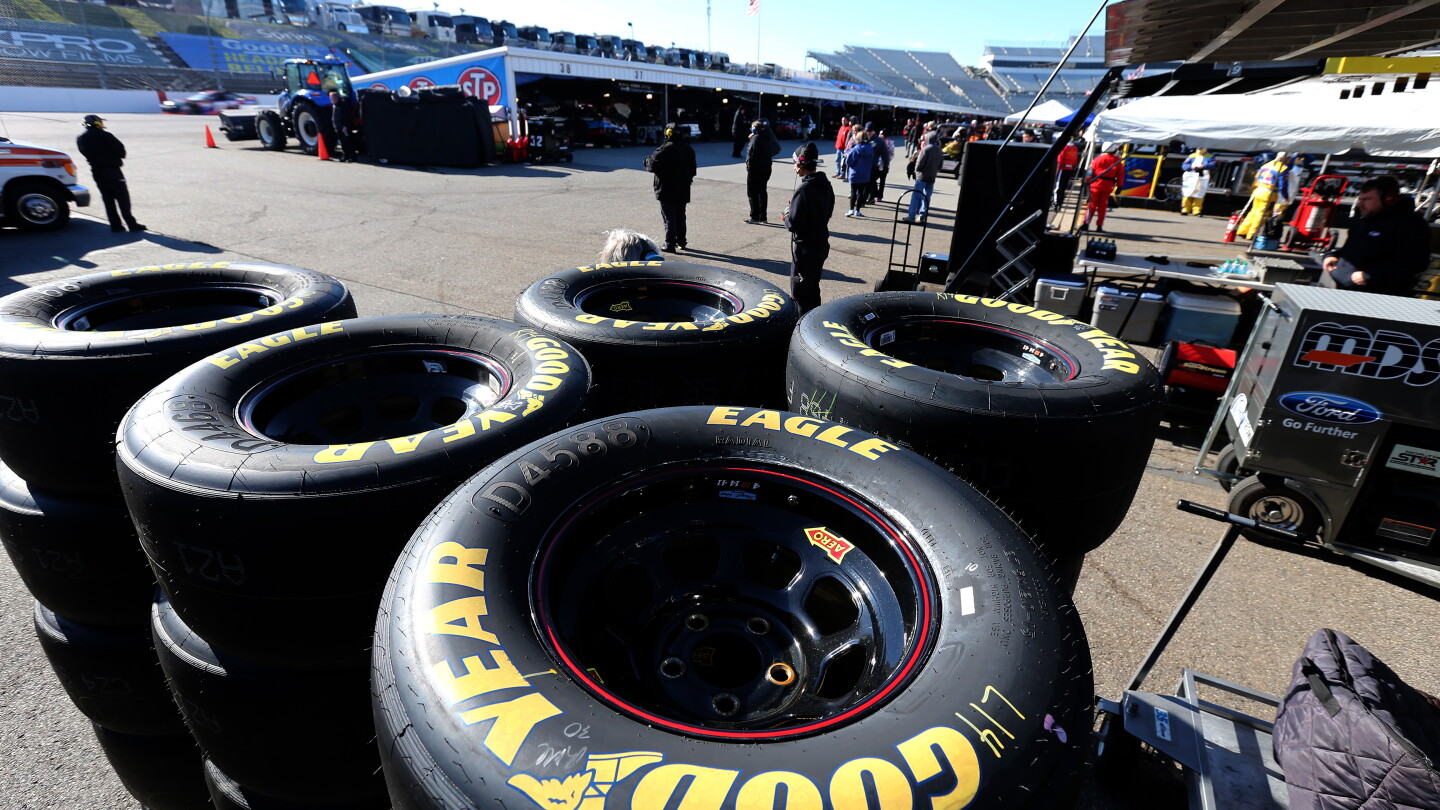 goodyear tire notes for phoenix international raceway nbc sports Goodyear Delivers Winning Tire Sets for Chase Tripleheader in Phoenix