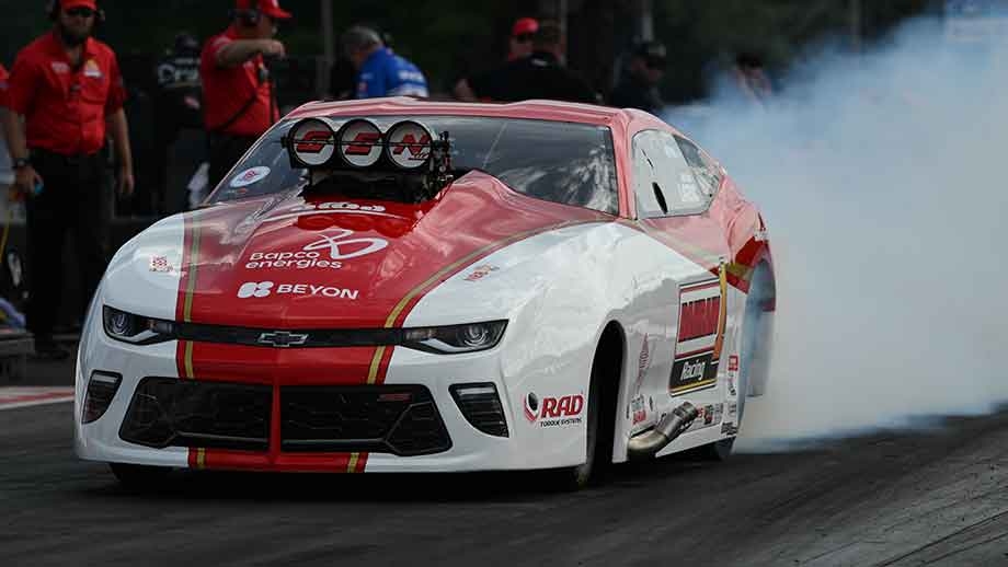 Doug Kalitta leads teammate Shawn Langdon in the Mission Foods Challenge final at Epping