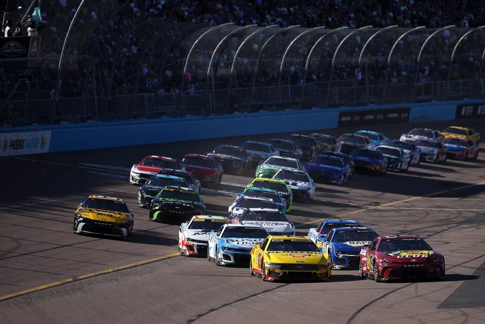 nascar plans to modify phoenix dogleg to lessen driver loads NASCAR to Revamp Phoenix Dogleg to Reduce Driver Strain