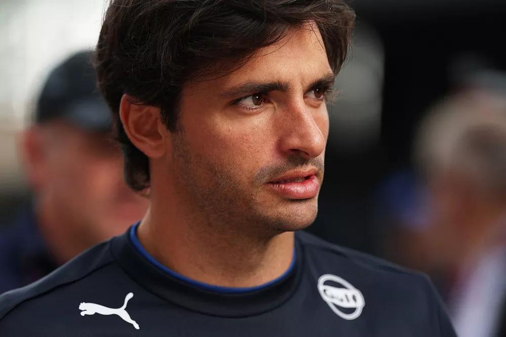 Carlos Sainz receives a grid penalty after contact with Kimi Antonelli