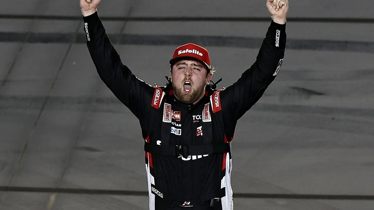 kaden honeycutt wins incident free phoenix nascar truck race Kaden Honeycutt Dominates Clean Phoenix NASCAR Truck Race, Boosts Points Lead