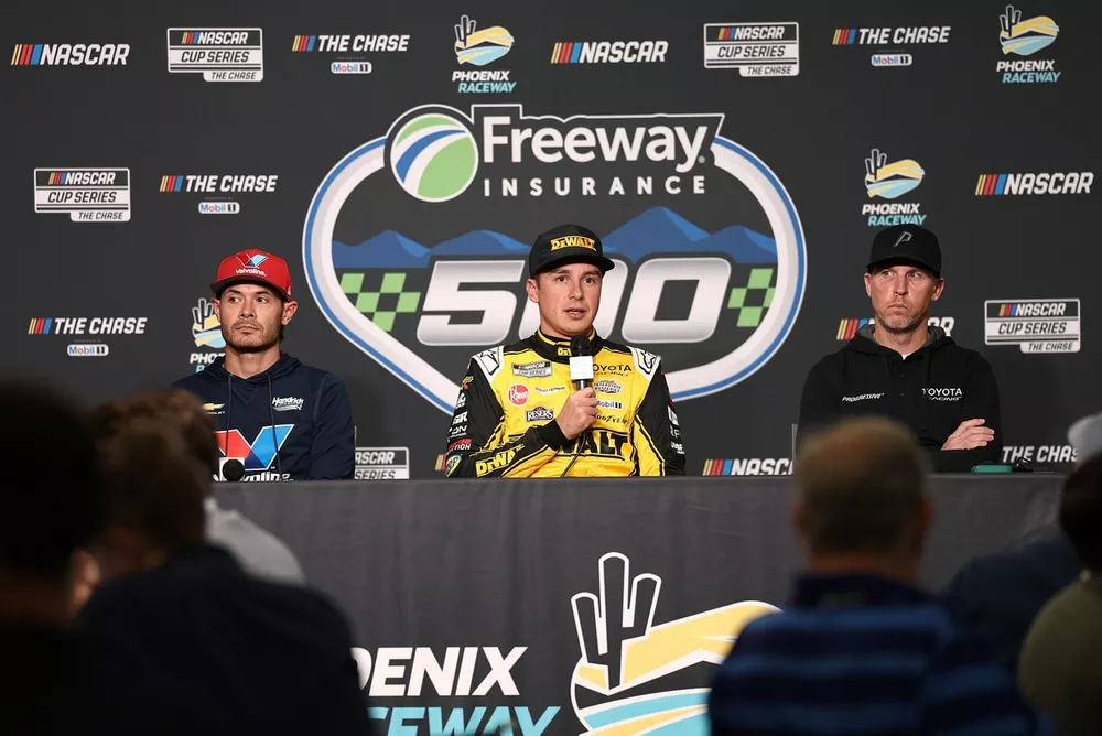 nascar is getting the championship finish it has pursued since 1992 NASCAR Finally Delivers the Championship Finish Fans Have Waited Since 1992