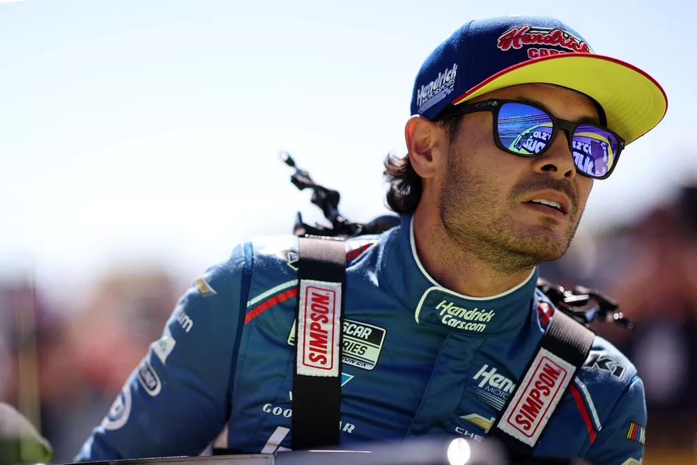 kyle larson questions purpose of stage points calls them Kyle Larson Crashes Late at Phoenix, Fails to Score Stage Points