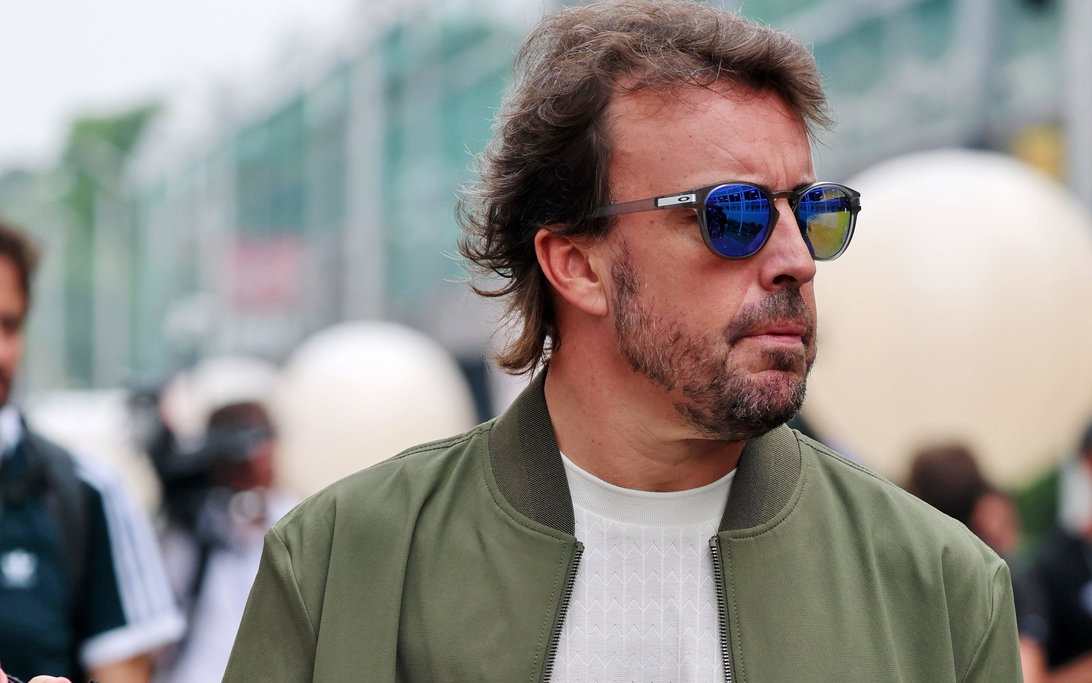 fernando alonso spotted in dakar test after issuing almost Fernando Alonso Tests Dakar After Claiming 'Almost Impossible' Entry