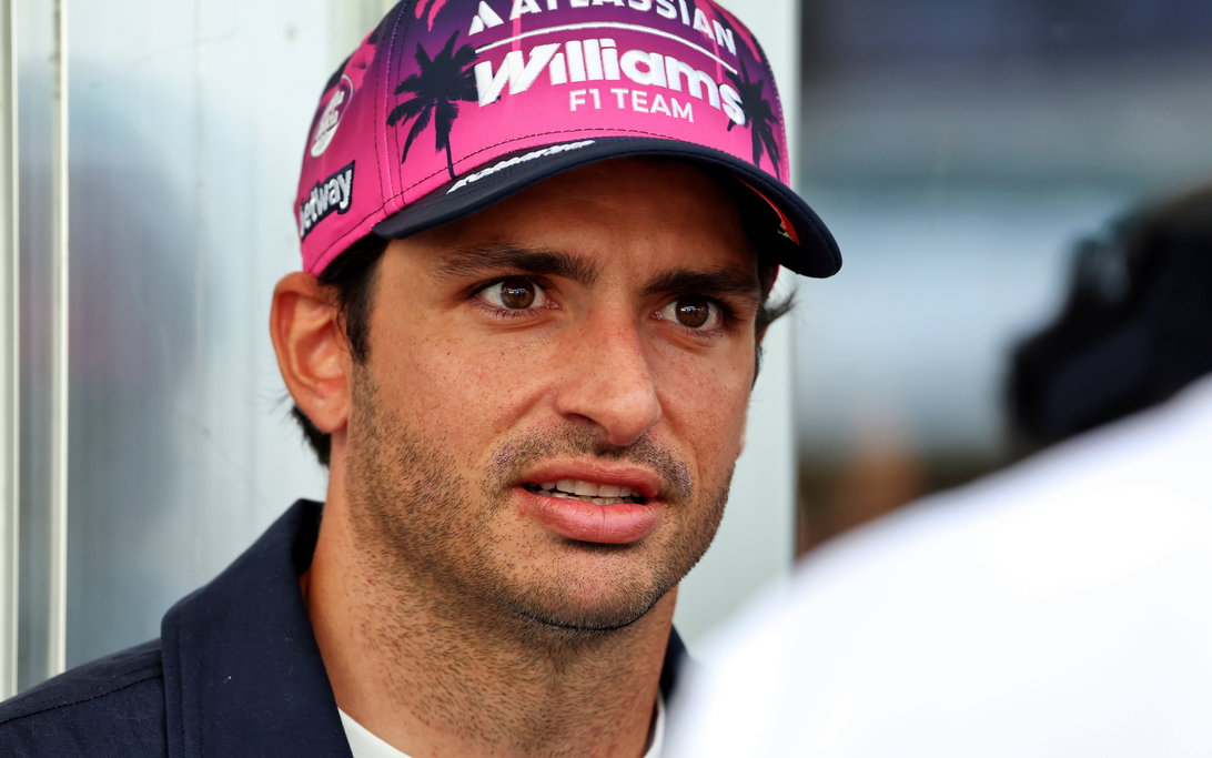 Carlos Sainz Urgently Appeals to FIA and F1 Over Critical Concern 2 Carlos Sainz urges FIA and F1 to back 2027 engine rules