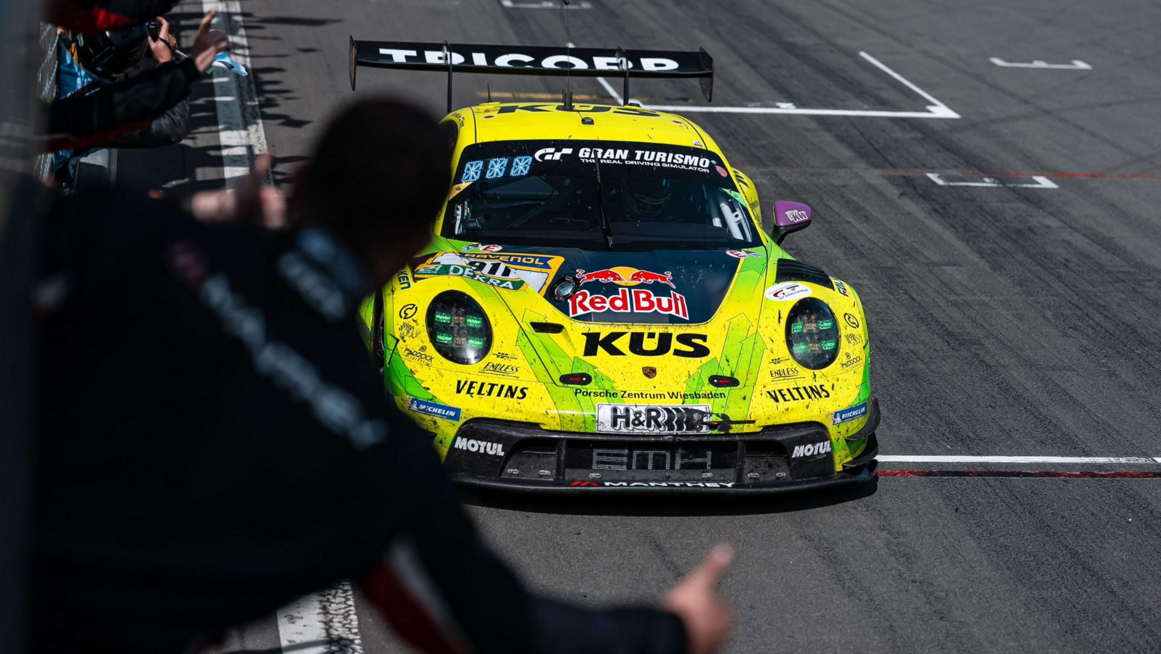 Nurburgring 24 Hours Weather Alert: Wild Conditions Expected 2 Porsche at the Nürburgring 24 Hours in wet conditions