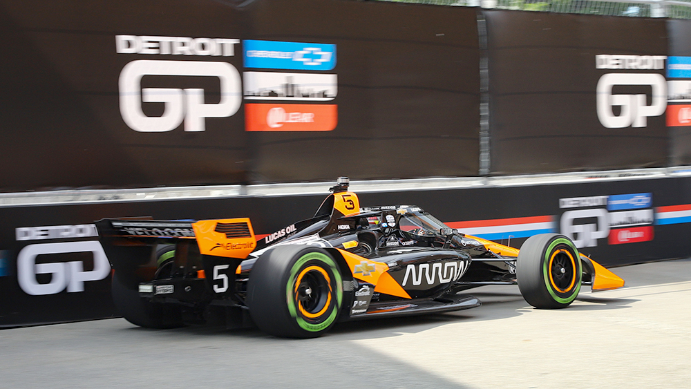 Series Turns Up Intensity with Fierce Street Fight This Weekend in Motown 1 series shifts gears to intense street fight this weekend in motown Series Turns Up Intensity with Fierce Street Fight This Weekend in Motown