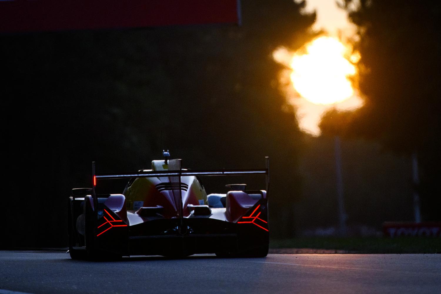 Le Mans 24 Hours Set for Epic Finish as Toyota Charges at Dawn 3 BMW, Toyota, and Cadillac battle through traffic in the night at Le Mans