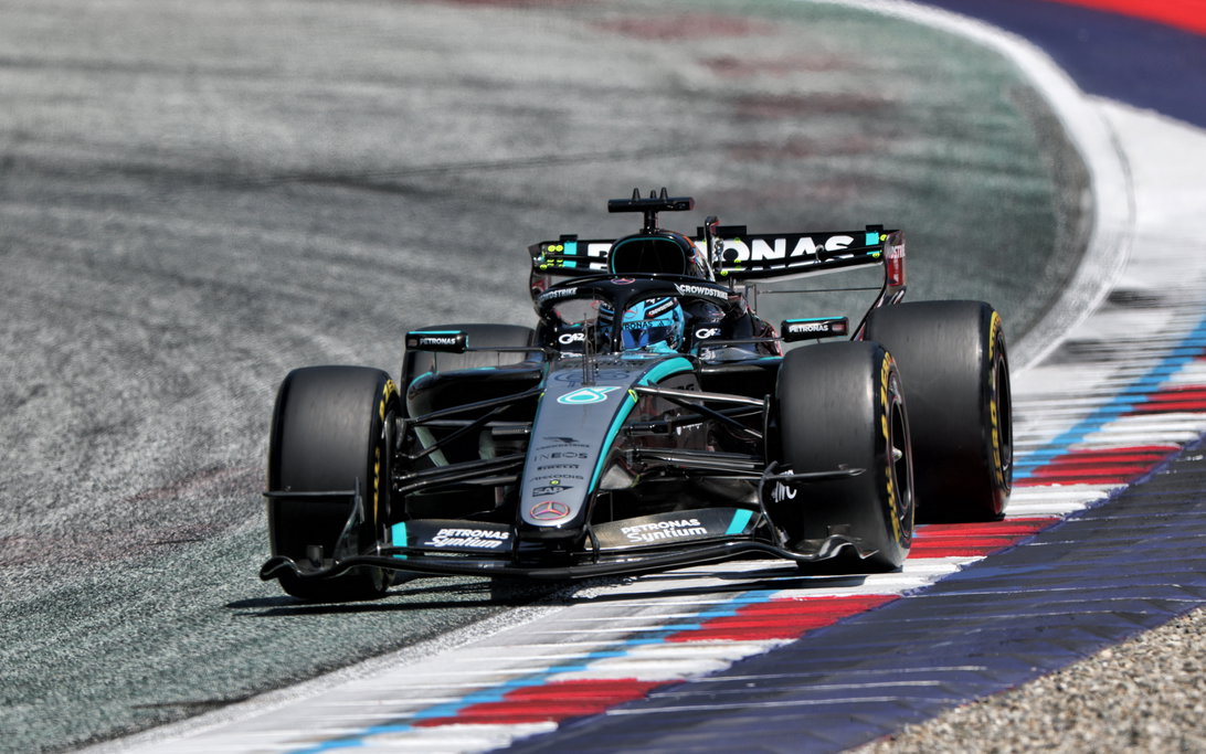 George Russell Claims Austria Pole Amid Chaos After Massive Crash 2 George Russell secures Austrian GP pole amid Q3 yellow flags