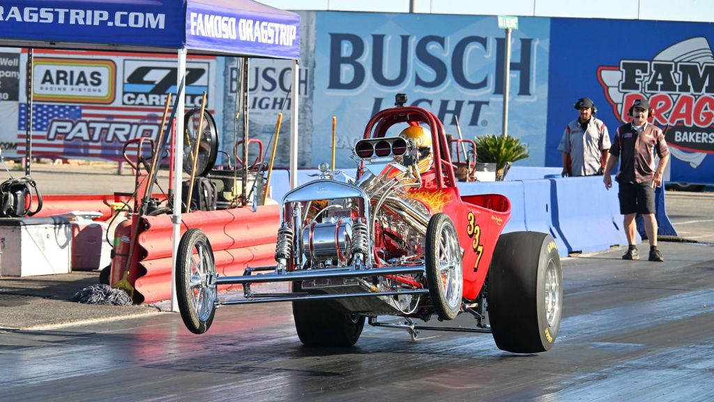 Perfect Light and Weekend Sweeps Power Summit Series Doubleheader 2 Weekend sweeps and perfect light headline Summit Series doubleheader at Famoso Dragstrip