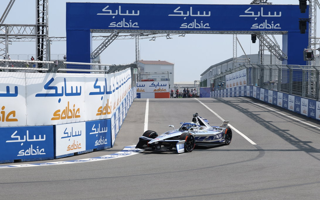 2026 Formula E Tokyo E-Prix Full Race Results & Highlights 2 Formula E cars in action during the Tokyo E-Prix weekend