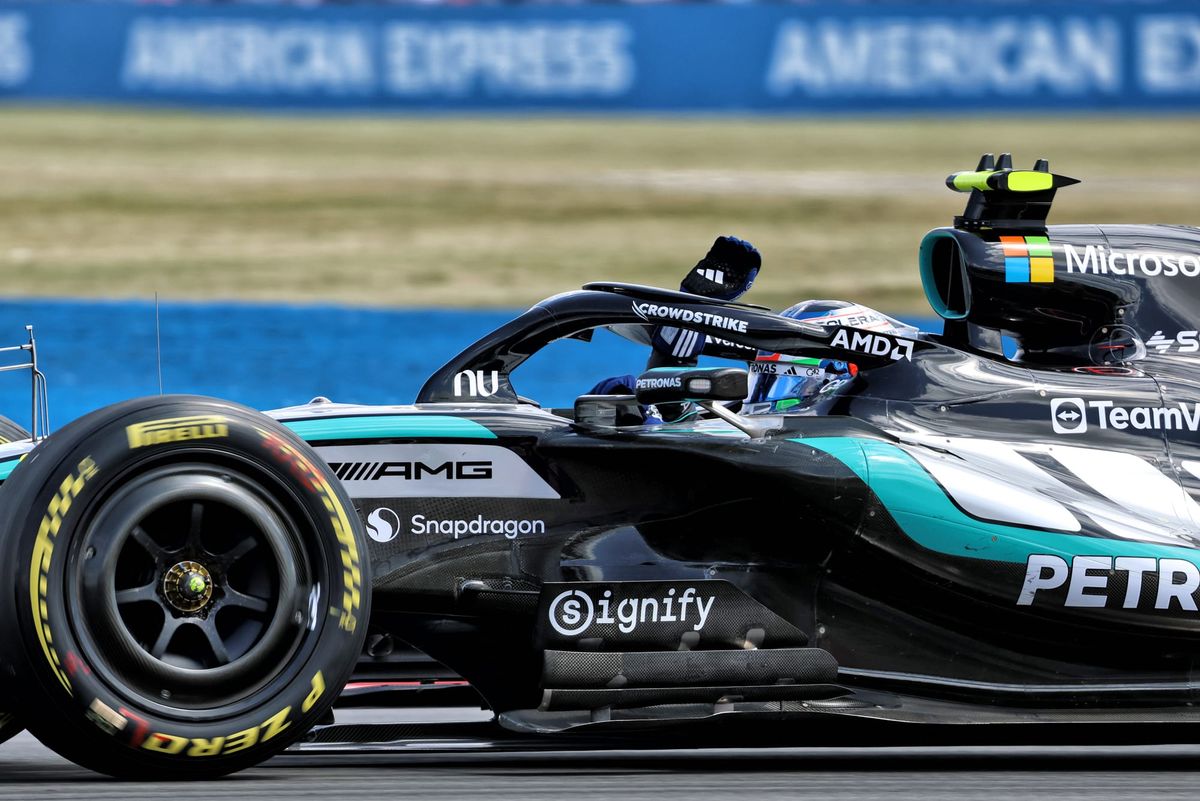 Antonelli Triumphs Over Hamilton in Intense British GP F1 Sprint Energy Clash 2 Kimi Antonelli battles Lewis Hamilton during the British GP sprint at Silverstone