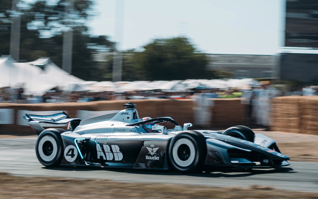 Dan Ticktum Sets Stunning F1 Lap Record in Formula E Gen4 2 Dan Ticktum drives Formula E Gen4 car at Goodwood hill climb