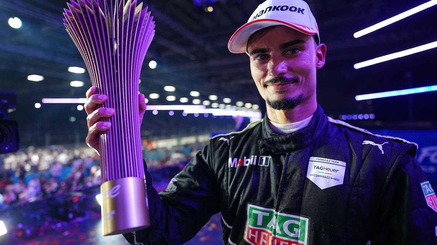 Pascal Wehrlein Reveals Pressure at First Match Point as Formula E Title Battle Heats Up 2 Pascal Wehrlein during a Formula E weekend debrief
