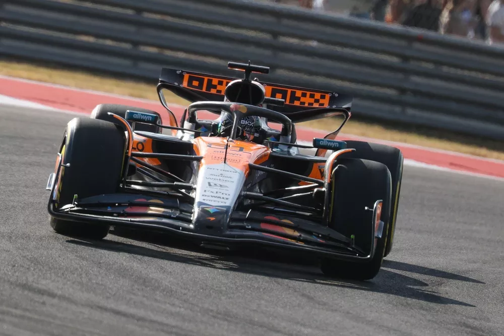 Oscar Piastri Reveals Surprising Factor Impacting McLaren F1 Speed 3 McLaren engineers evaluate car performance amid variable conditions