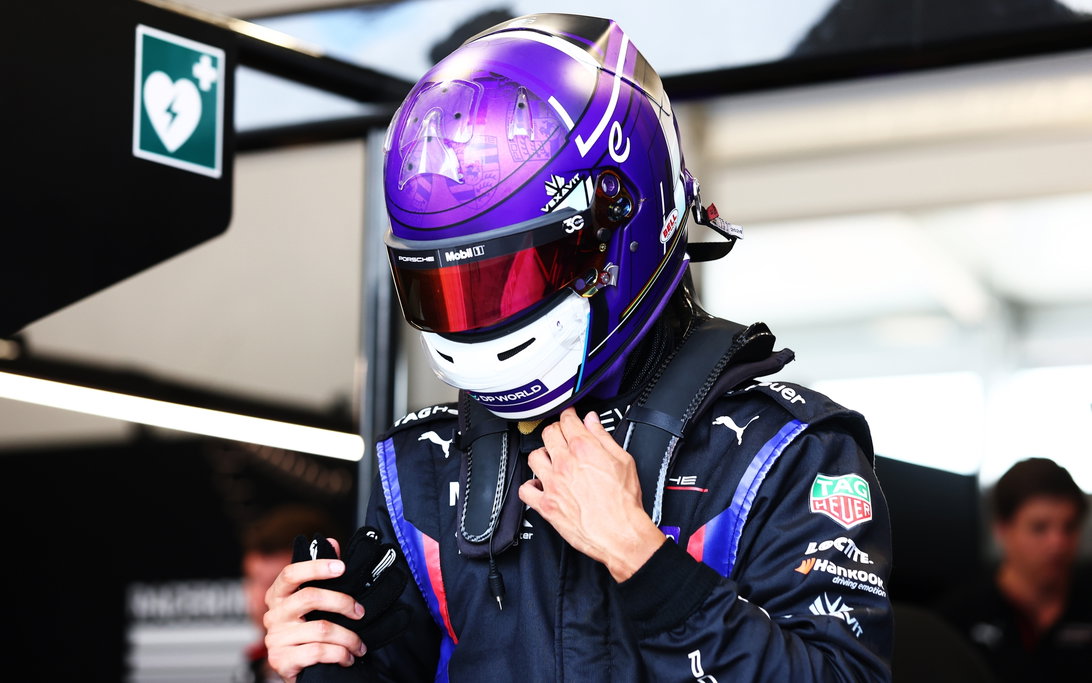 Pascal Wehrlein Clinches Thrilling Shanghai Formula E Pole 2 Pascal Wehrlein edges Mitch Evans to Shanghai E-Prix pole in a tight qualifying duel
