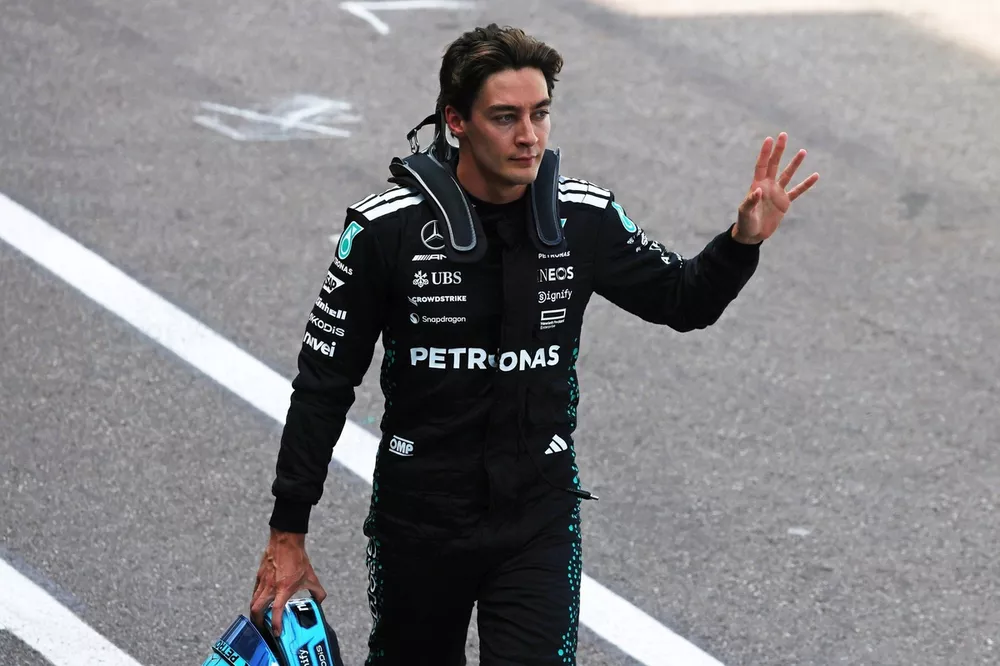 Mercedes’ Qualifying Move Reveals Why Russell Is Falling Behind 3 Mercedes engineers review George Russell’s data amid qualifying run plan considerations