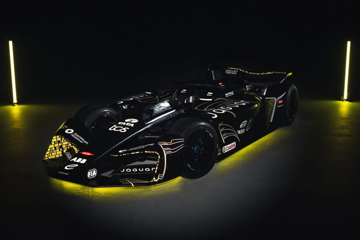 Final Gen4 Manufacturer Launches Testing—Will It Face Setbacks? 2 Mahindra’s Gen4 development car during its initial shakedown at Abingdon Airfield