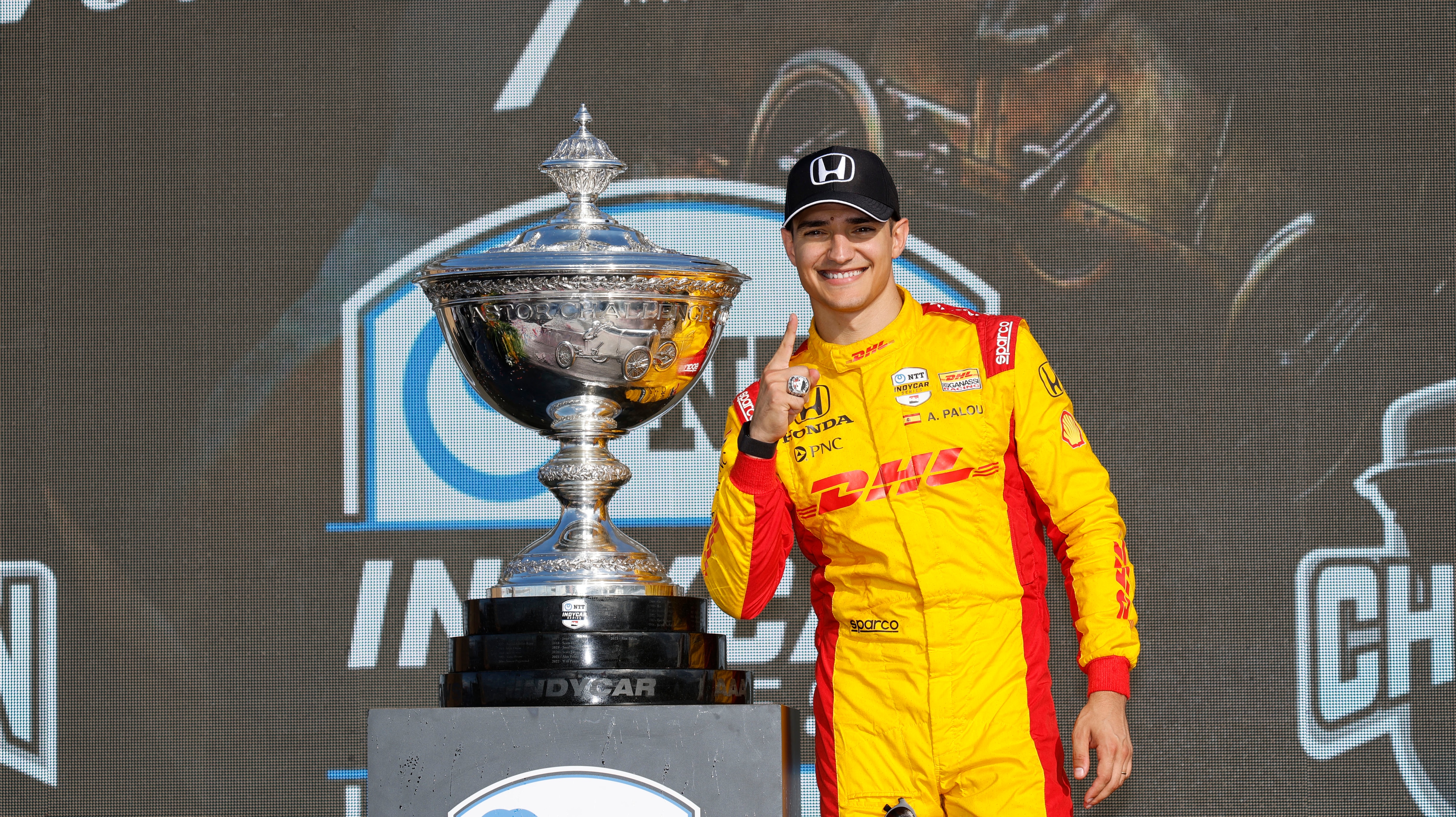 Alex Palou's Milwaukee Title Fight Heats Up: Is the Crown Still Secure? 3 Alex Palou celebrates an IndyCar championship, aiming for another crown