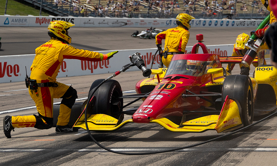 Alex Palou's Milwaukee Title Fight Heats Up: Is the Crown Still Secure? 2 IndyCar returns to the Milwaukee Mile with the title fight intensifying