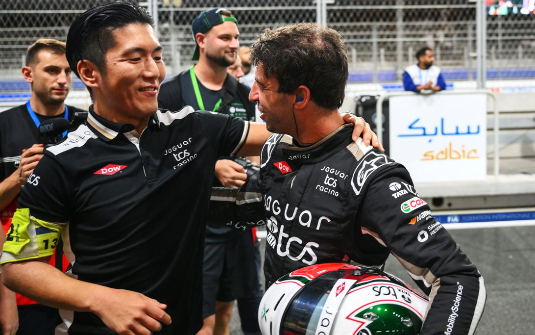 Pascal Wehrlein Clinches Second Formula E Title as Rivalry Reaches Fever Pitch 3 Antonio Felix da Costa defends against Pascal Wehrlein during the London Formula E finale