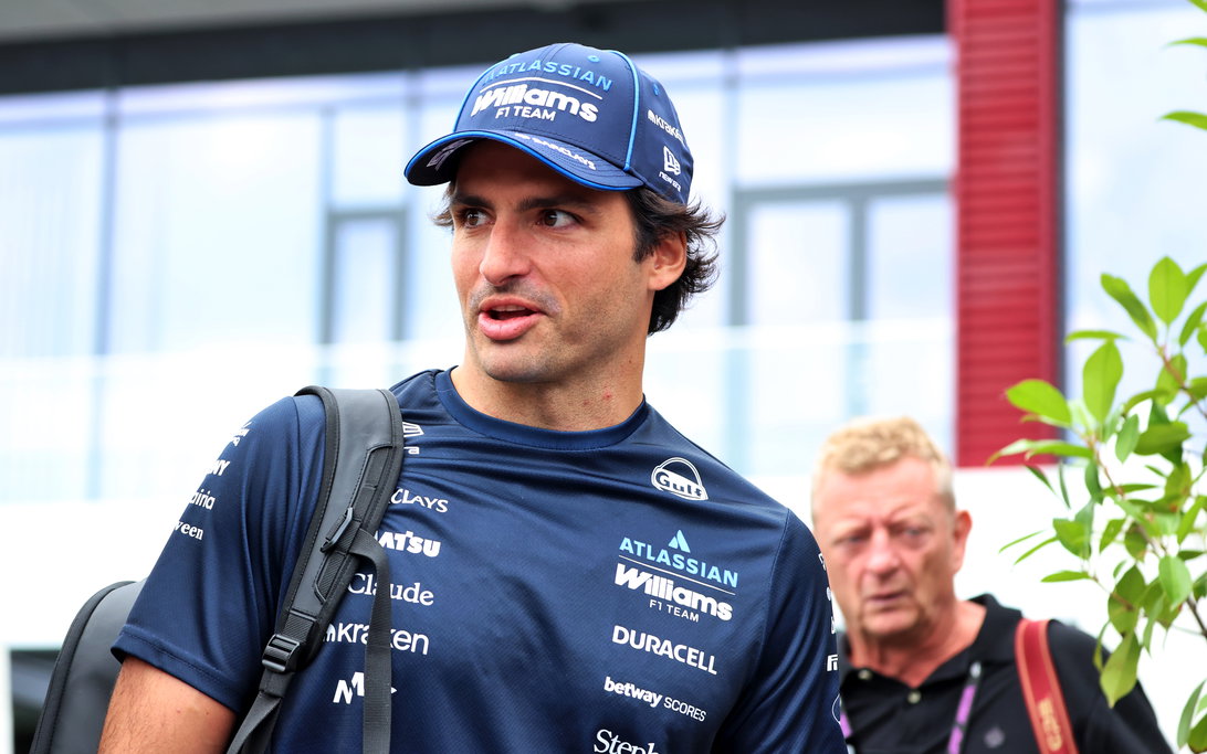 Carlos Sainz Set to Renew Williams Deal Despite 2026 F1 Challenges 2 Carlos Sainz expected to sign a one-year Williams extension for 2026