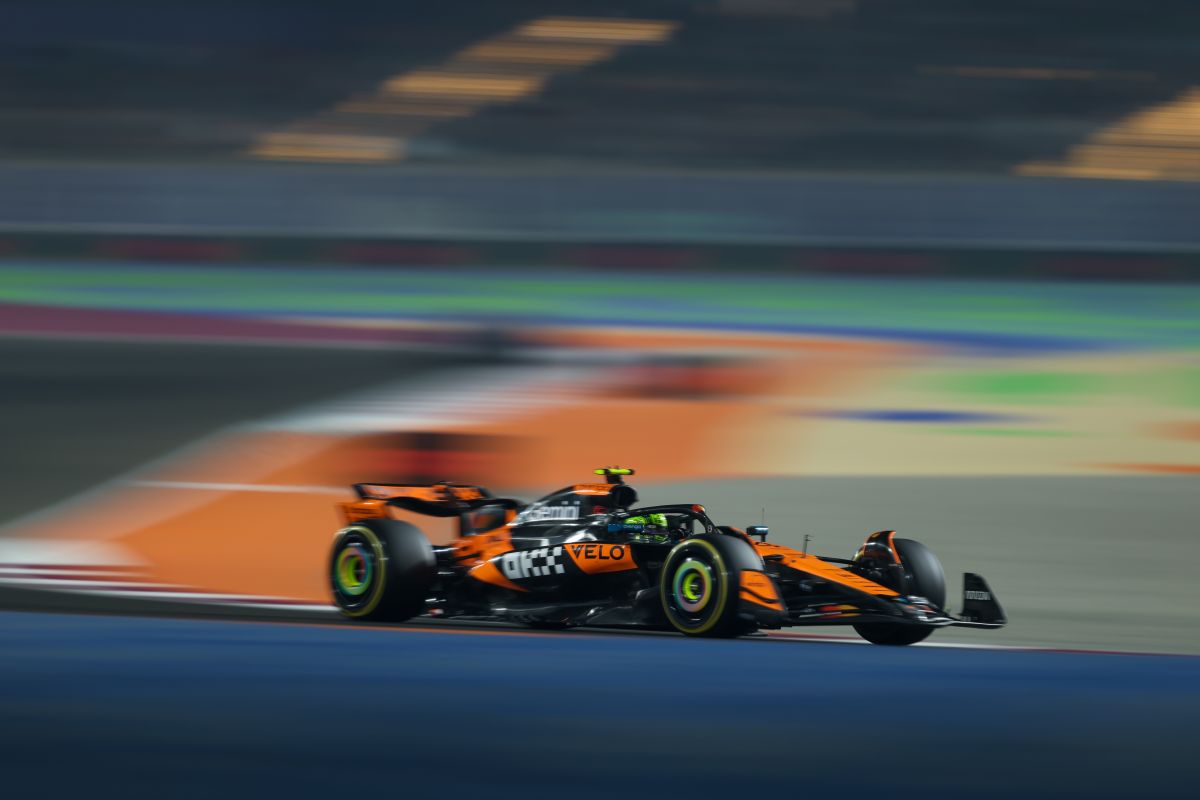 Lando Norris Receives Clear Verdict on Key McLaren Move 3 Lando Norris debriefs with McLaren during a Grand Prix weekend