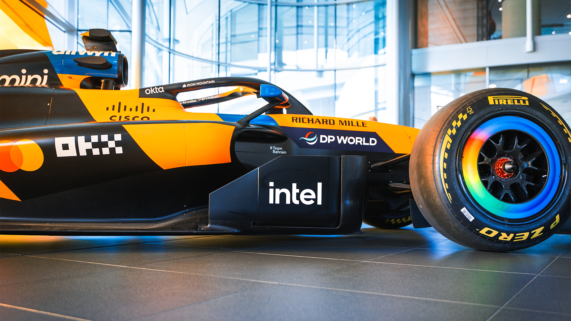 Inside the F1 Driver’s World: The Essential Role of the Race Engineer 3 McLaren engineers collaborate using high-performance compute tools during a race weekend