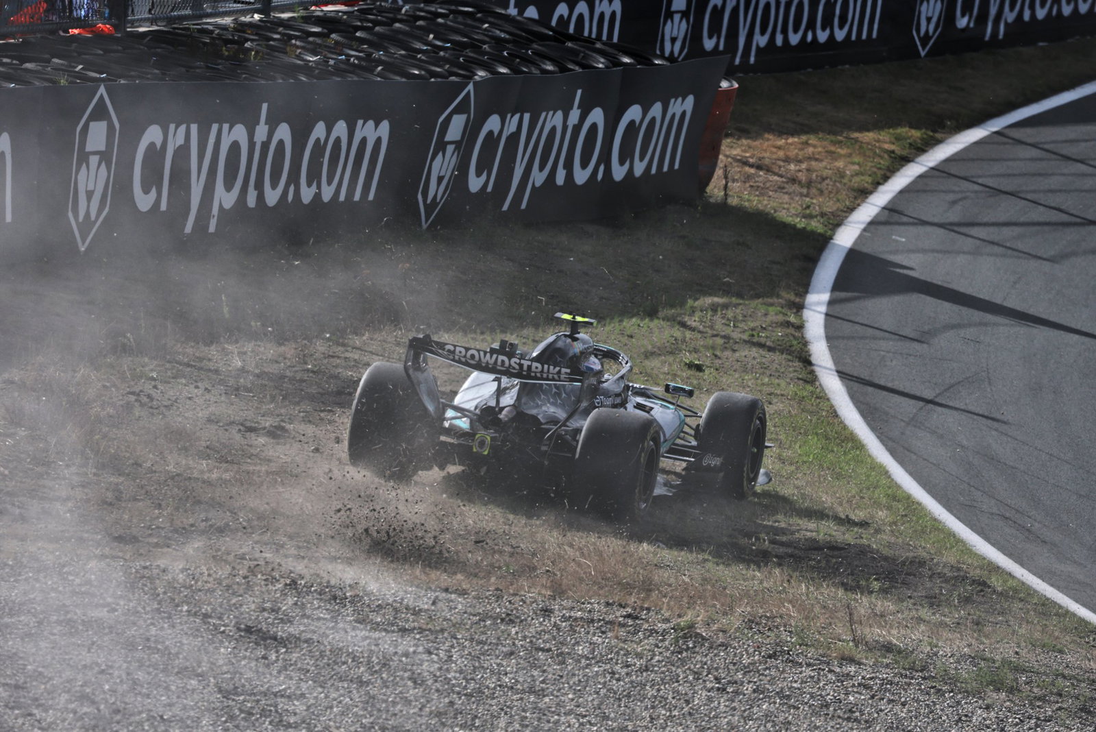 Antonelli Reveals How SQ1 Gravel Trip Cost Him Big Time 2 Kimi Antonelli’s damaged Mercedes floor impacts Sprint Qualifying at Zandvoort