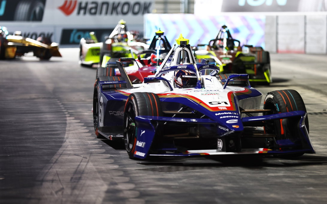 London Sparks Outrage Over Formula E Season Finale Team Orders 2 Formula E cars navigate London’s ExCeL Centre during the season finale