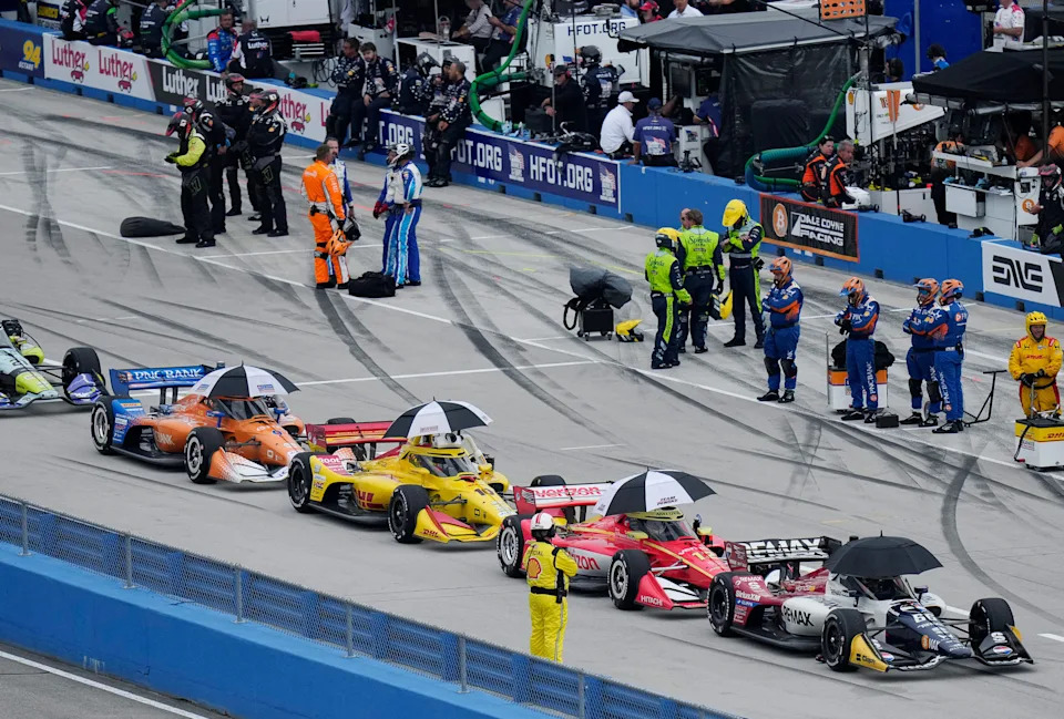 Exciting Action Set for Sunday After Milwaukee Race One Stopped by Rain 2 Rain delays the INDYCAR race at the Milwaukee Mile