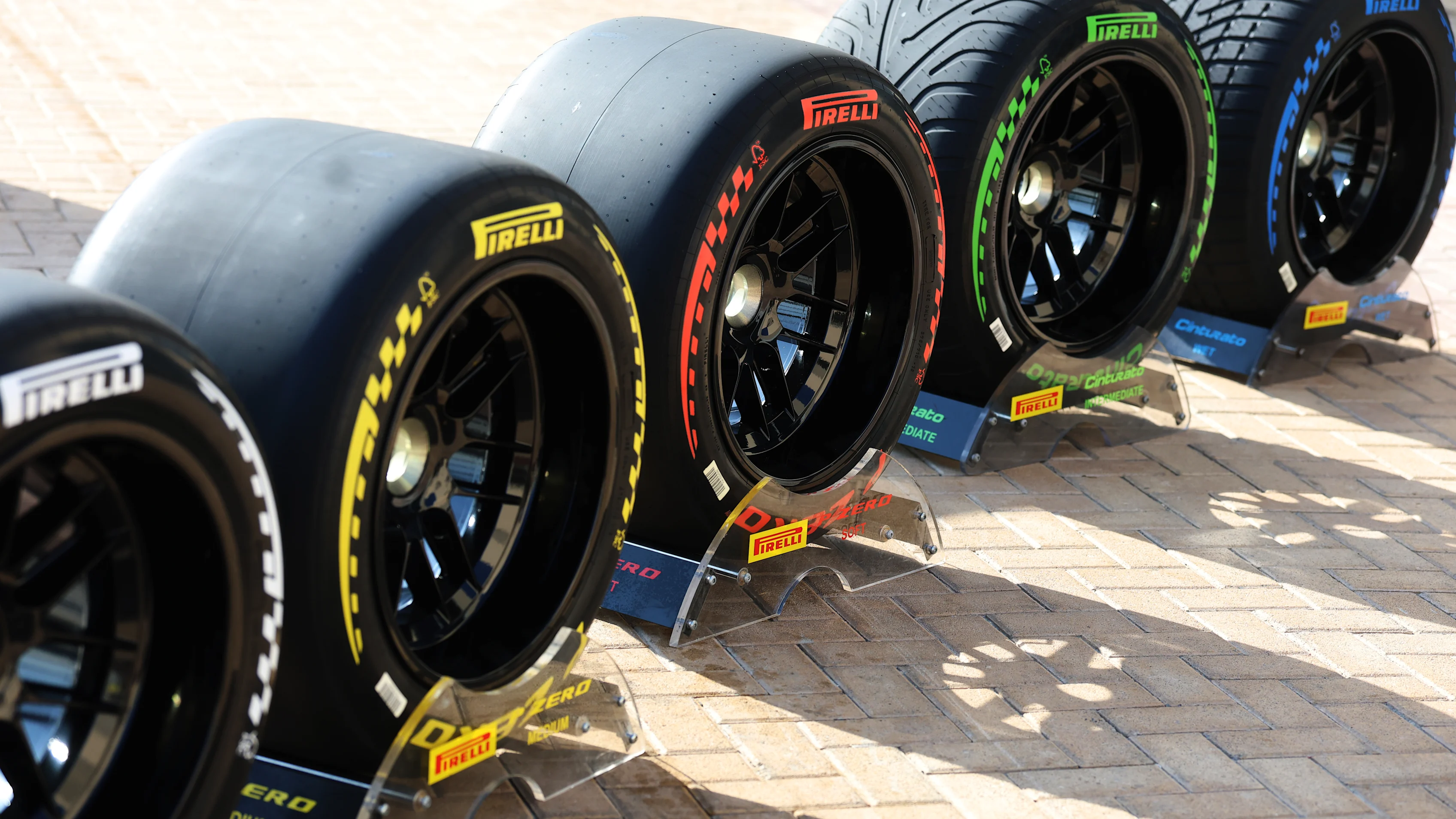 Which Tyres Are Teams Choosing for the Dutch Grand Prix? 3 Beginner’s guide to F1 tyre compounds and usage