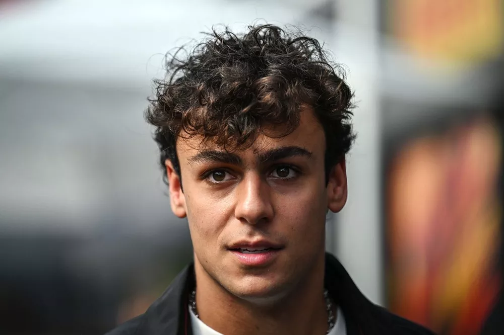 Arvid Lindblad Apologizes After Intense Racing Bulls Clash in Baku 2 Arvid Lindblad addresses the team after his Baku collision with Liam Lawson