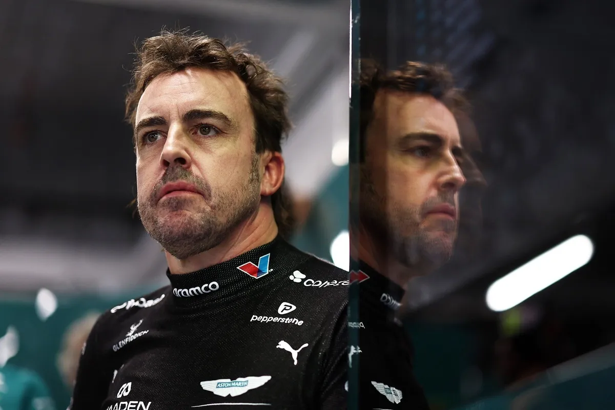 Fernando Alonso Stuns Fans Driving Shiny Chrome Hypercar 3 Close-up of the chrome-finished Bugatti Veyron Grand Sport in Alonso’s collection