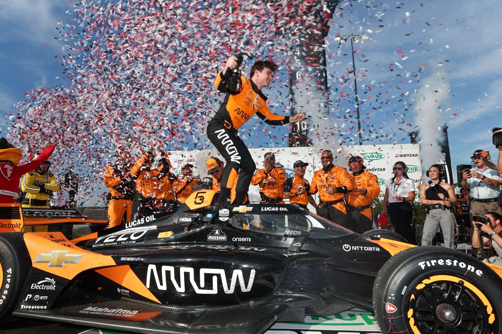 The King’s Reign Powers On with Double Win for Pato O’Ward 2 Pato O’Ward celebrates Milwaukee sweep as Alex Palou clinches the championship