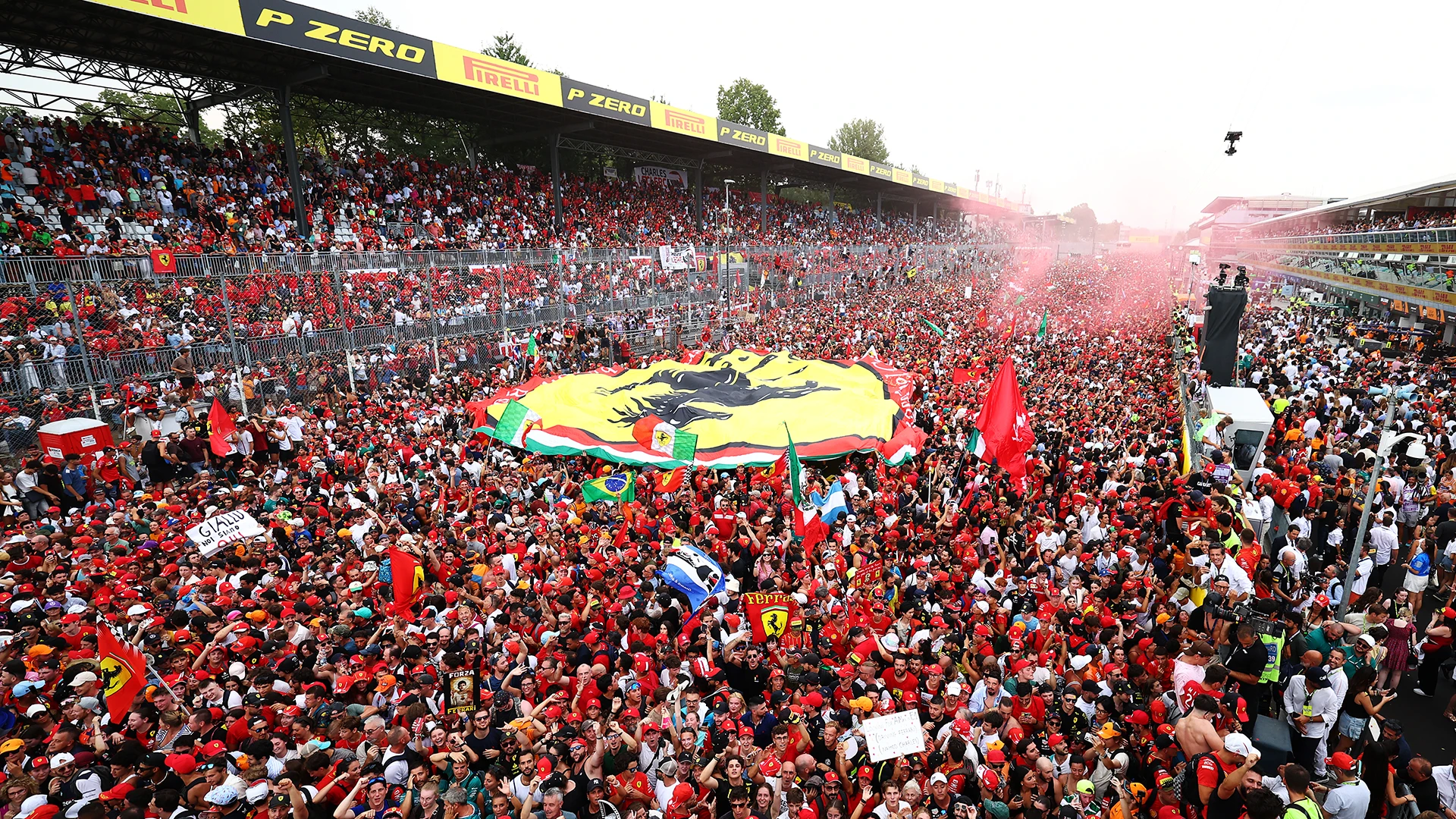 2026 F1 Italian Grand Prix Monza Start Time Today — Don’t Miss It! 2 Cars accelerate through Monza’s high-speed straights ahead of the Italian Grand Prix start