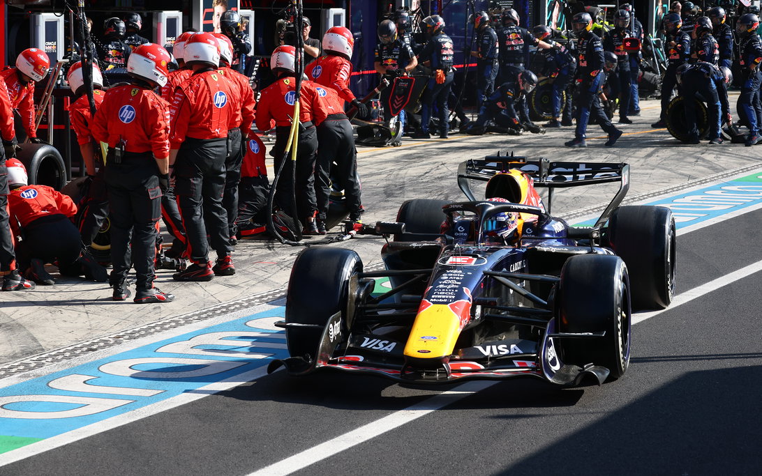 Max Verstappen's Surprising Red Bull 'Turtle' Remark After Monza Setback 2 Max Verstappen navigates Monza during the Italian Grand Prix