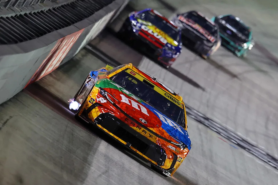 Ryan Blaney Dominates Stage 2, Leads Midway in Bristol Night Race 3 Bristol Motor Speedway under the lights during the NASCAR Cup Series night race
