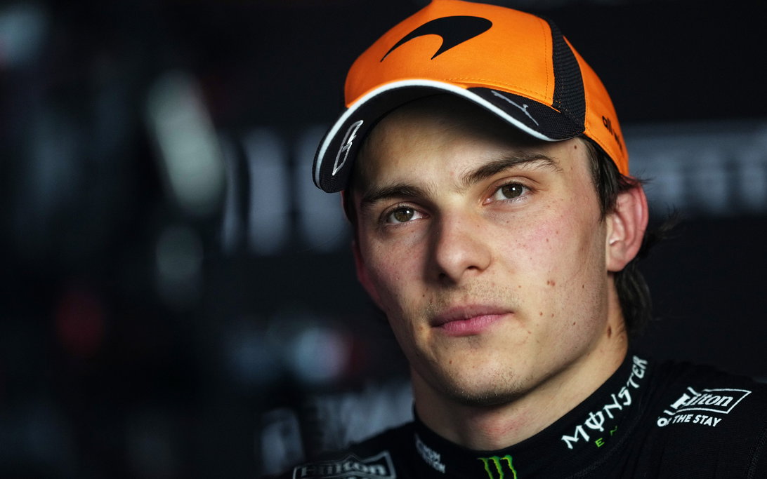 Oscar Piastri Tackles F1 Spiral Challenge Amid Growing Struggles 2 Oscar Piastri driving the McLaren in 2026 amid handling struggles