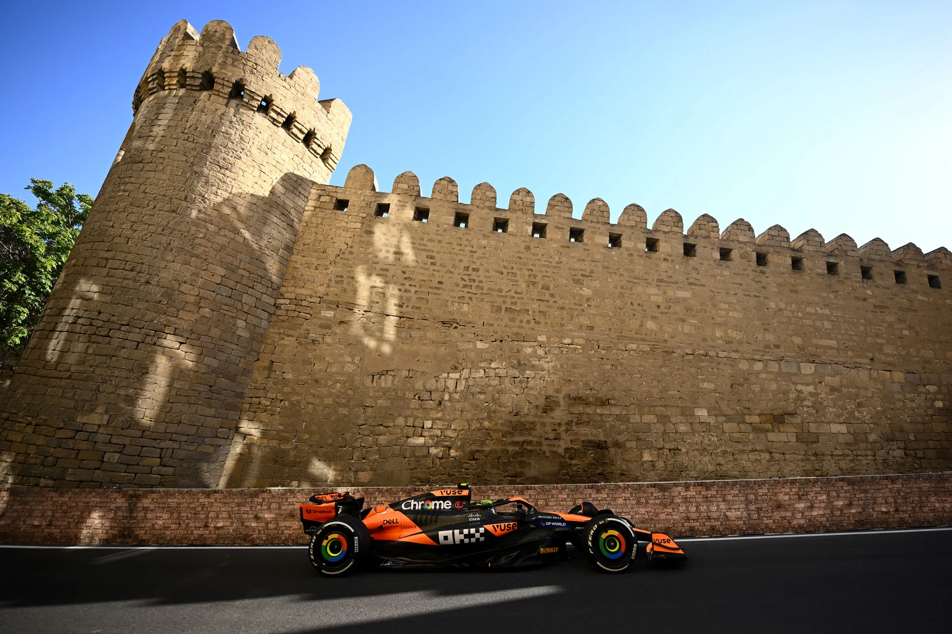 Key Moments to Watch in the Thrilling Azerbaijan Grand Prix 2 Mercedes leads the field along Baku’s long start-finish straight during Azerbaijan Grand Prix qualifying