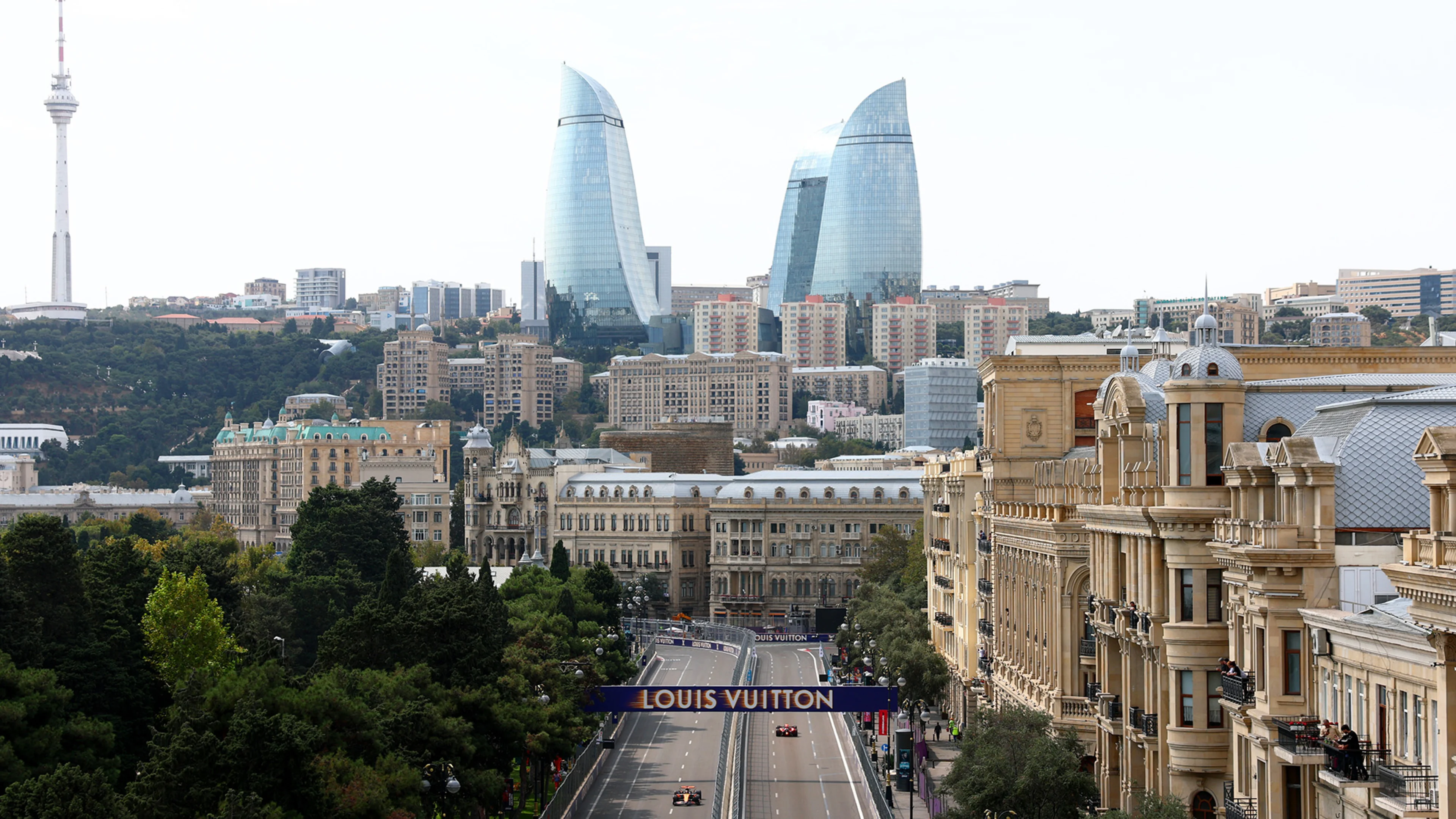 Key Moments to Watch in the Thrilling Azerbaijan Grand Prix 3 Cars navigate Baku’s tight castle section during Azerbaijan Grand Prix weekend