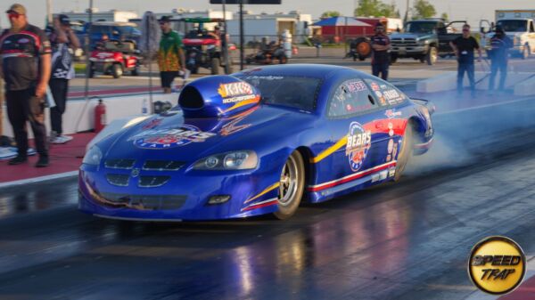 Exciting Quick 32 Sportsman Series Set for Labour Day Weekend at Toronto Motorsports 3 Top Dragster and Top Sportsman competitors prepare at Toronto Motorsports Park