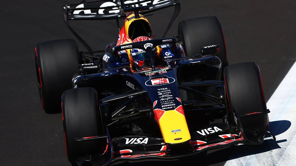 Red Bull Finally Solves Max Verstappen’s Long-Standing Car Problem 3 Max Verstappen with Red Bull engineers assessing RB22 behaviour in Baku