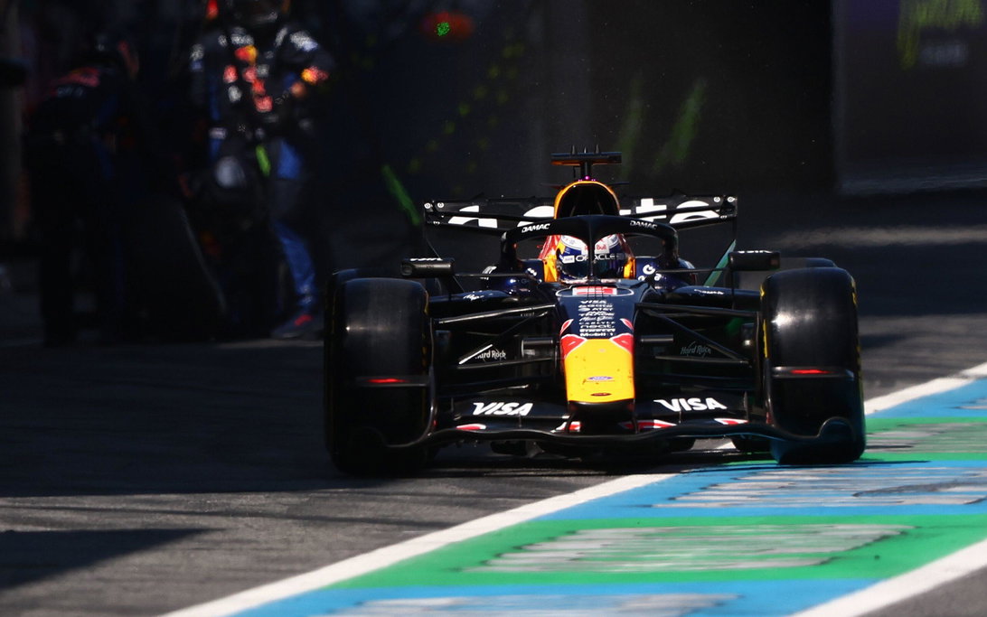 Williams upgrades and Red Bull moves spark fierce F1 development battle 3 Red Bull RB22 sidepod and floor edge upgrade aimed at rear stability