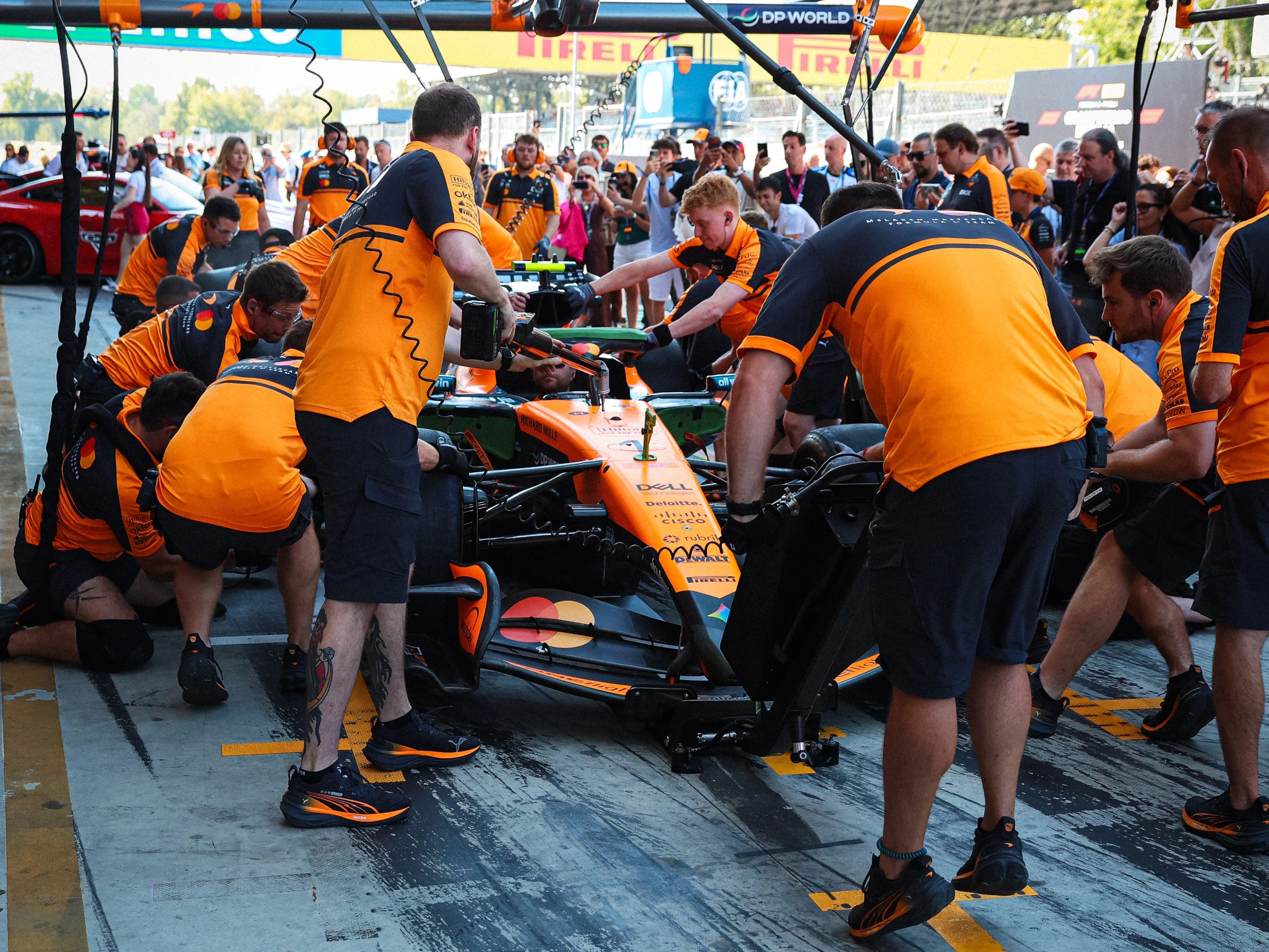 Teams Reveal Insights and Reactions From Friday’s Italy Event 2 McLaren runs innovative rear-wing configuration during Monza practice