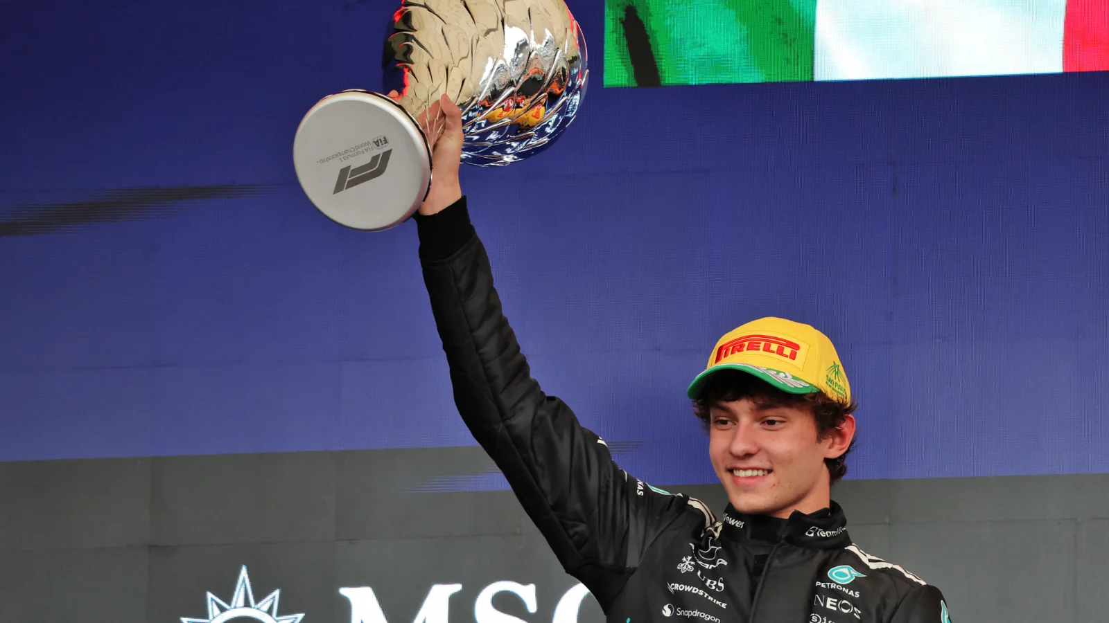 Kimi Antonelli Shows No Championship Pressure as Jolyon Palmer Praises 2026 Turnaround 3 Mercedes engineers and Kimi Antonelli debrief during a pivotal 2026 season