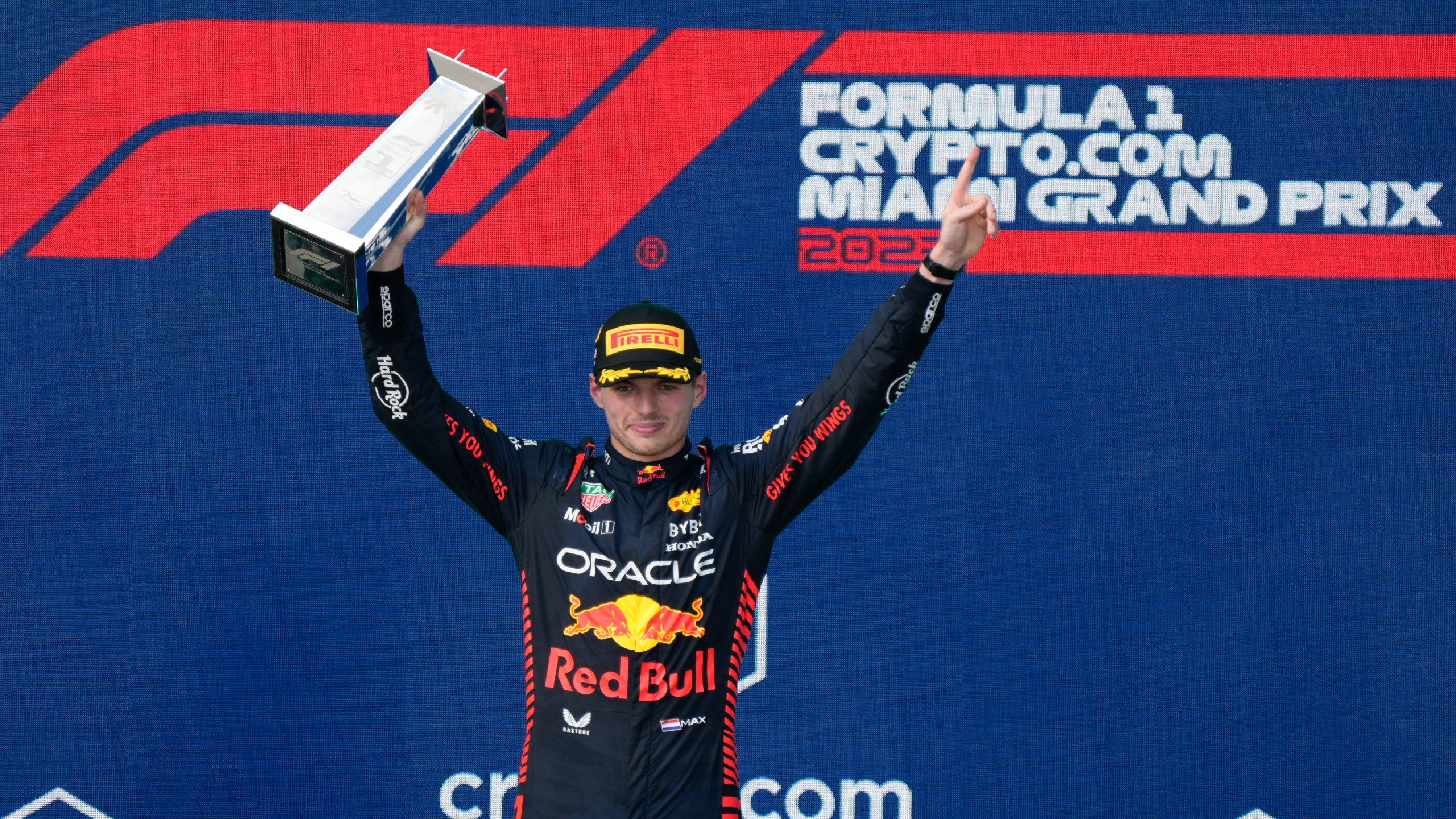 Max Verstappen Praises Red Bull’s Strong Response to Criticism 2 Max Verstappen battles at Monza during the Italian Grand Prix