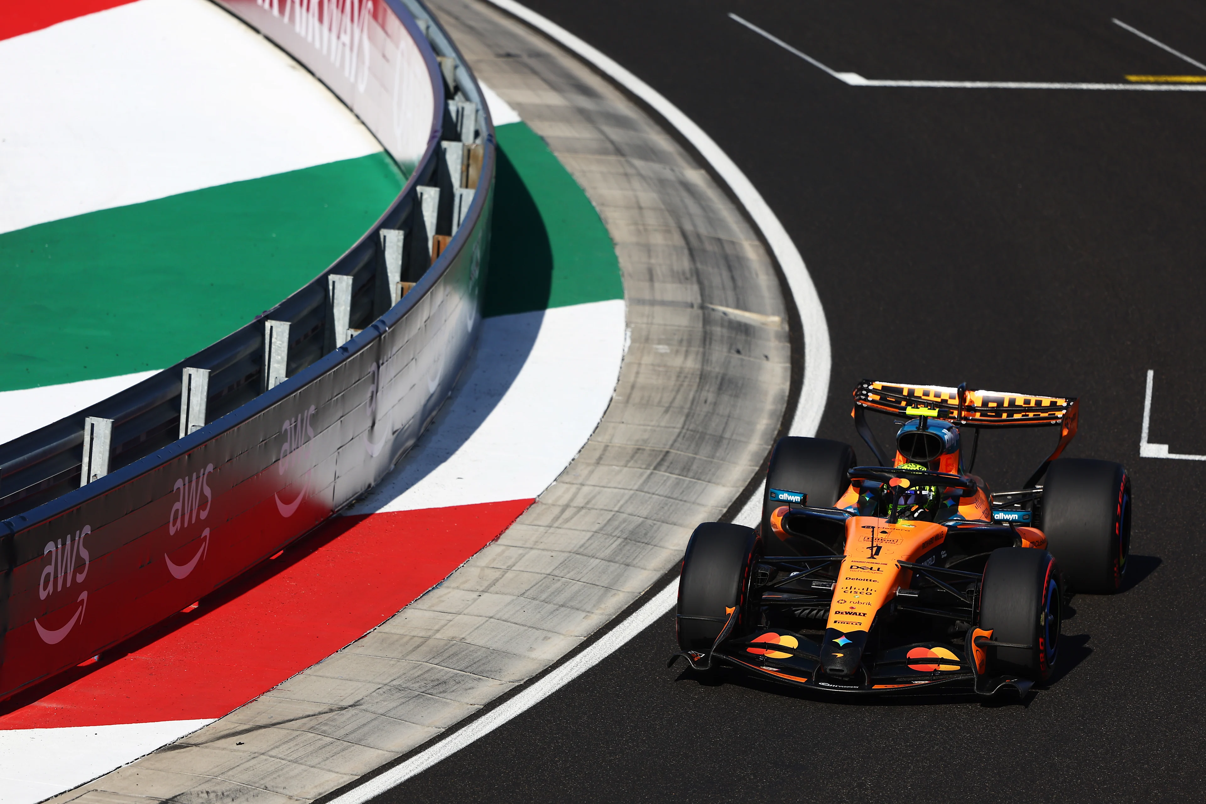 "Just One Step Behind" – How McLaren Plans to Fix Its Final 2026 Upgrades 2 McLaren MCL40 during practice at the United States Grand Prix
