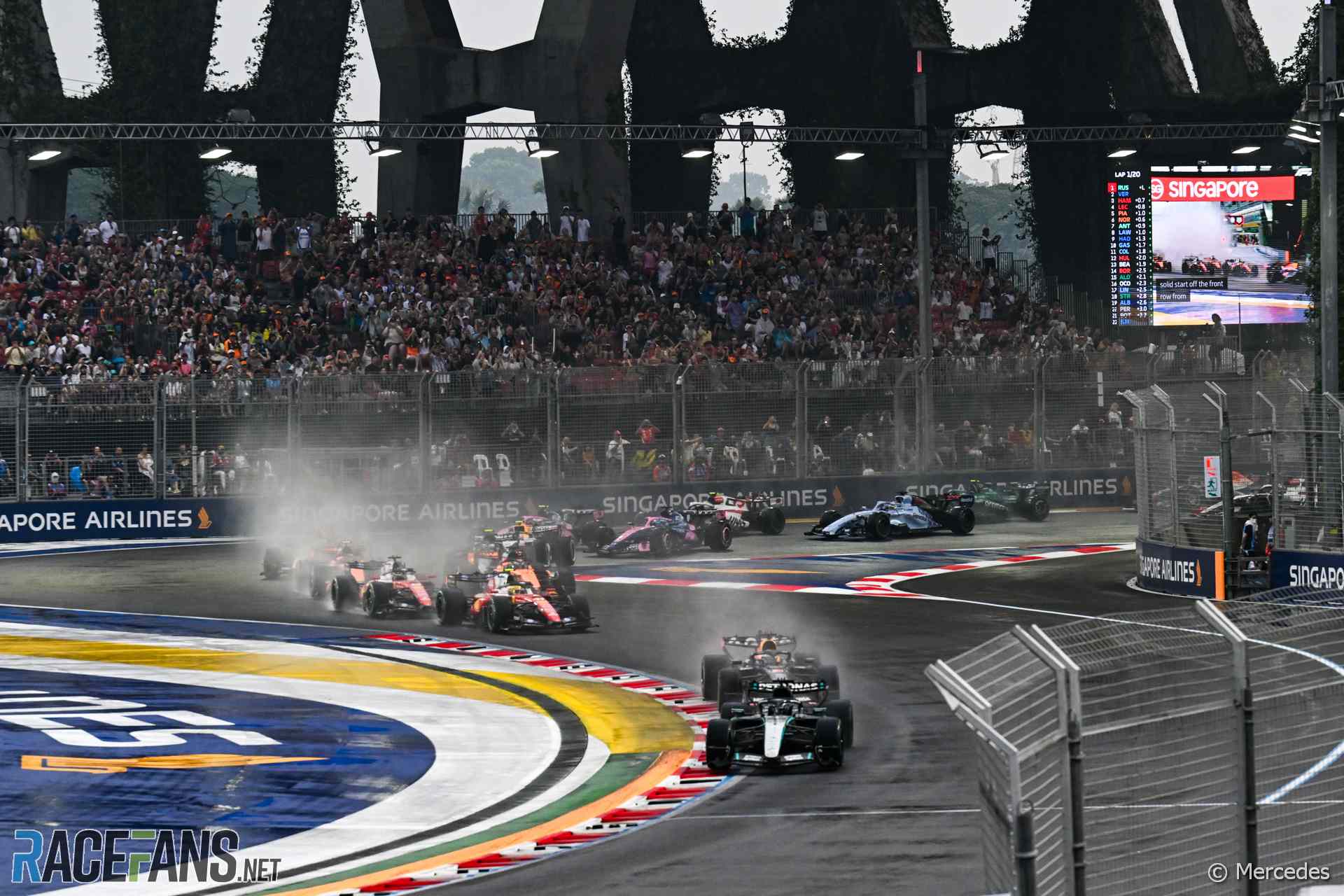 Top Insights from Sprint Day and Qualifying in Singapore 3 Cars navigate Marina Bay’s narrow walls during a tense Singapore qualifying