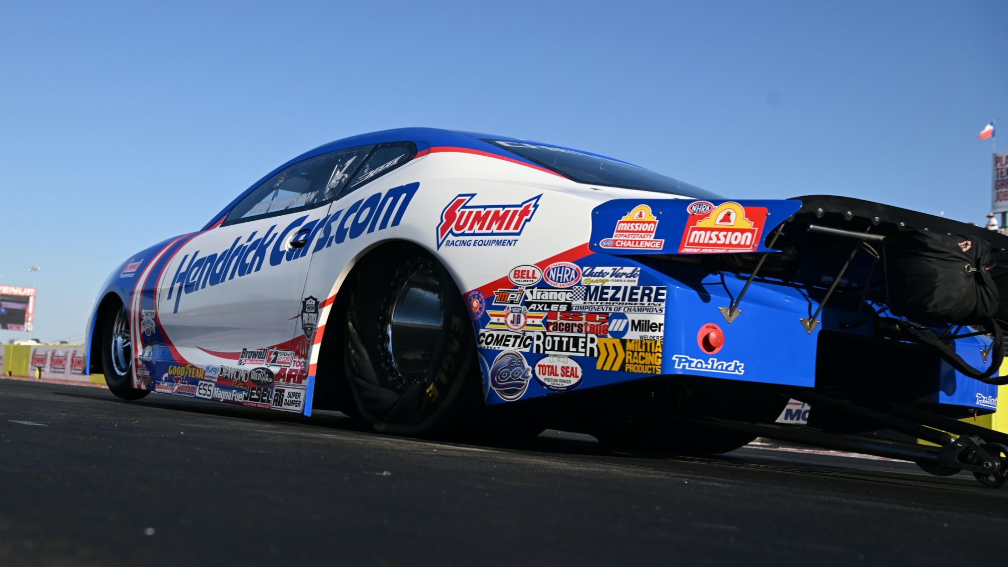 The Championship Battle Intensifies: How Greg Anderson Narrowed the Dallas Gap 2 Greg Anderson during Pro Stock qualifying at Texas Motorplex
